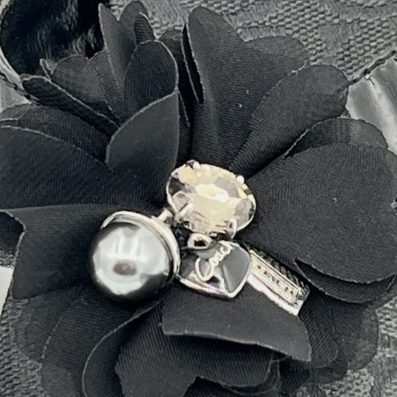 Coach Serenity Sandal Thong Slides Sz 6.5 Patent Leather black Logo flower pearl - Picture 8 of 10